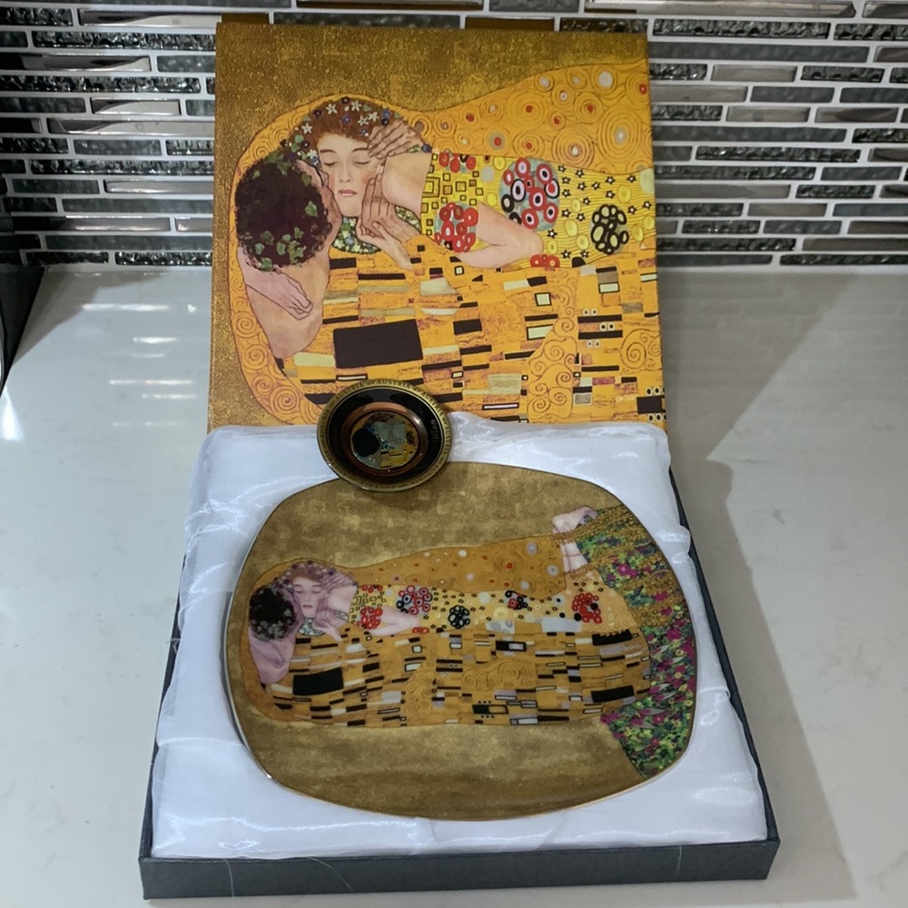 Gustav Klimt Art “ The Kiss “ Porcelain Plates